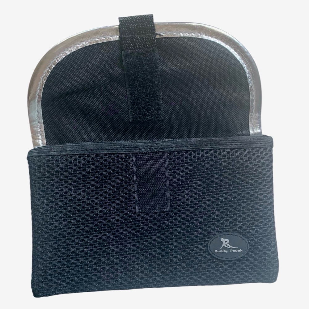 RUNNING BUDDY Black & Silver Buddy Pouch Magnetically Attaches EUC 4.5” X 7”